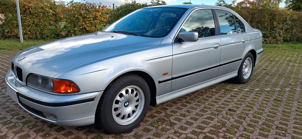 BMW 528i A -