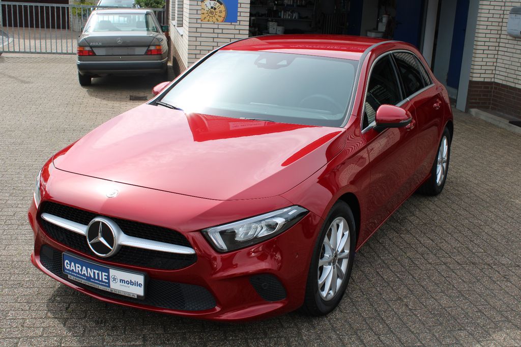 Bild des Angebotes Mercedes-Benz A 220 d Designo Lack*Navi*MBUX*LED*AHK*