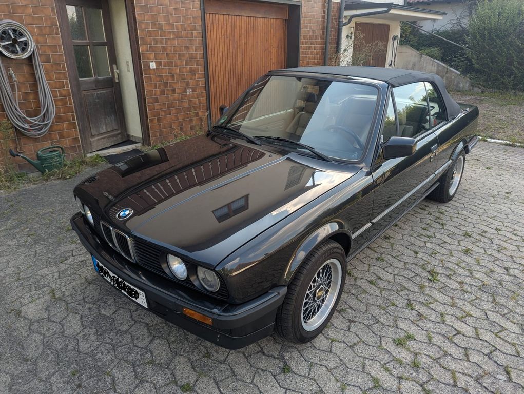 Bild des Angebotes BMW E30 Cabrio 320i Shadowline