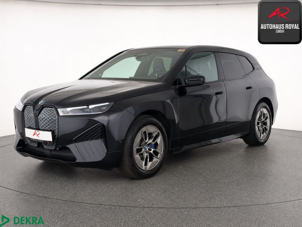 Bild des Angebotes BMW iX xDrive40 SPORT LASER,SKYLOUNGE,360°;HUD,ACC