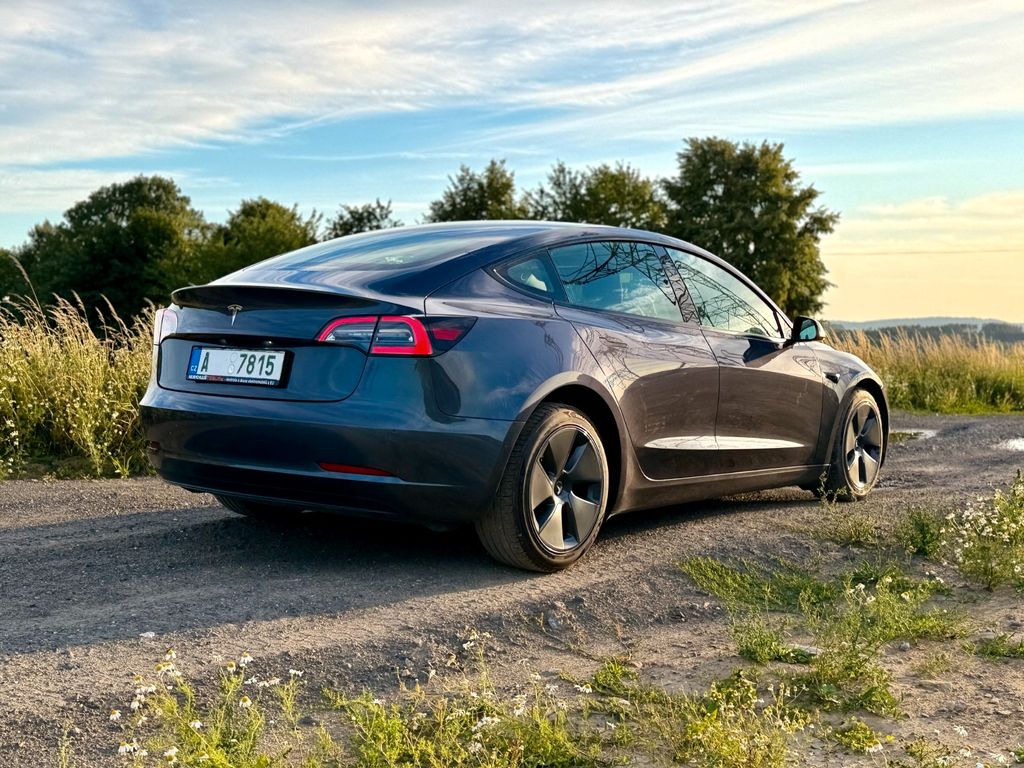 Bild des Angebotes Tesla Model 3 SR AHK 2022 LFP battery