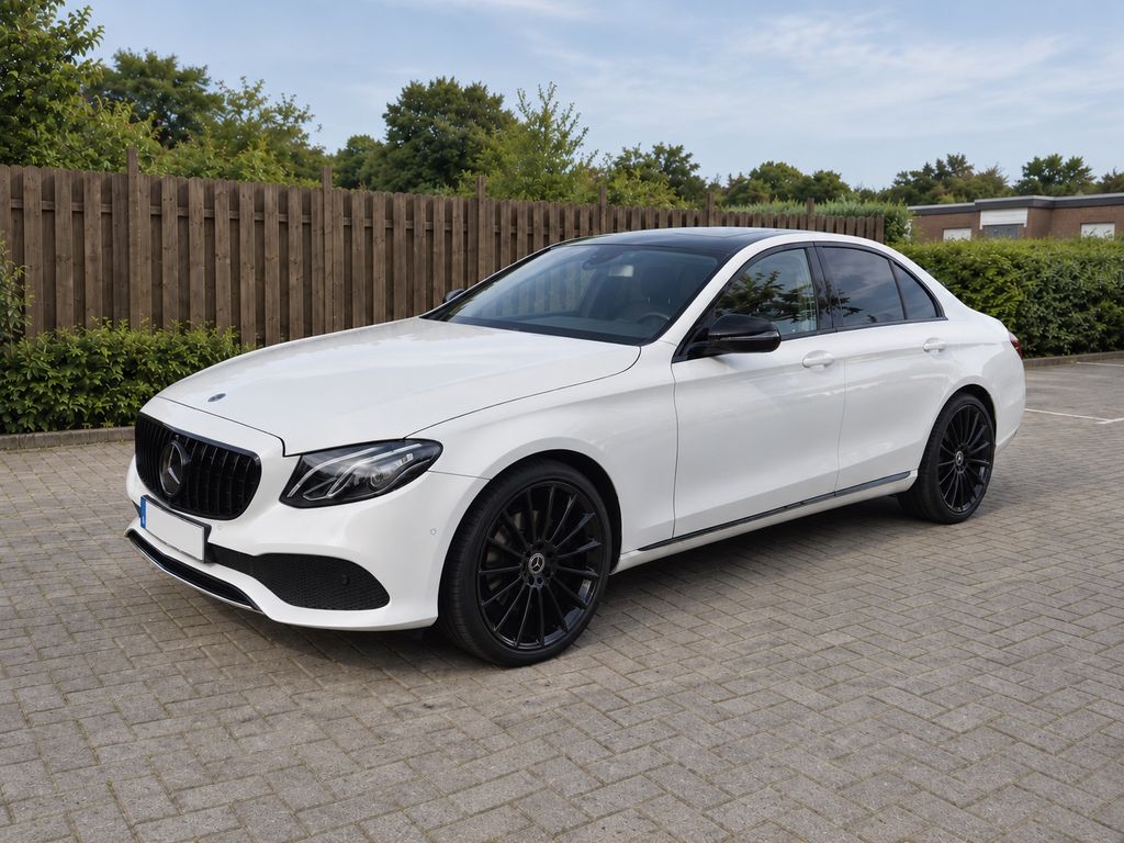Bild des Angebotes Mercedes-Benz Mercedes Benz E 200 4MATIC W213 | 2 Radsätze