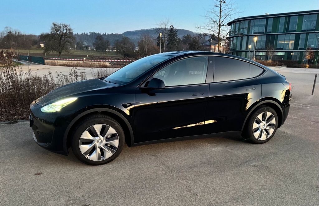 Bild des Angebotes Tesla Model Y RWD SR| Berlin | VAT SoH 99 %