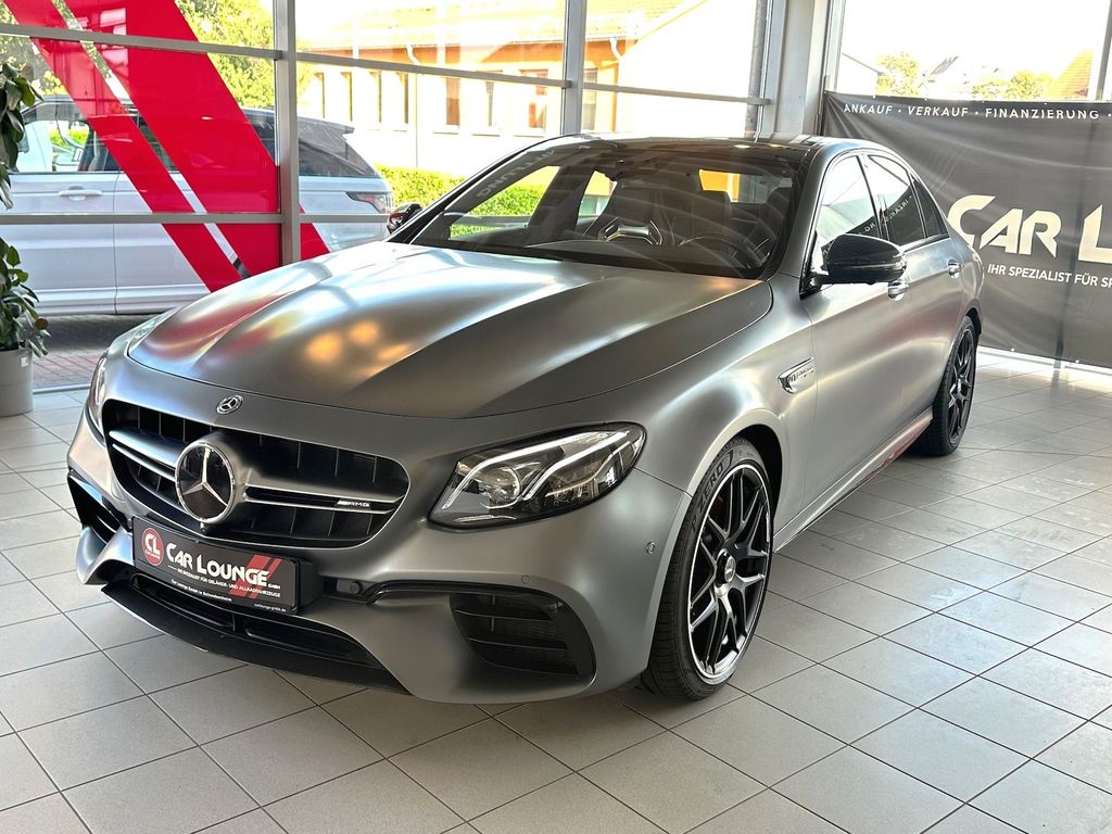 Bild des Angebotes Mercedes-Benz E 63 AMG S 4M+ Keramik|Carbon|Distr|Pano|Perf.Ag