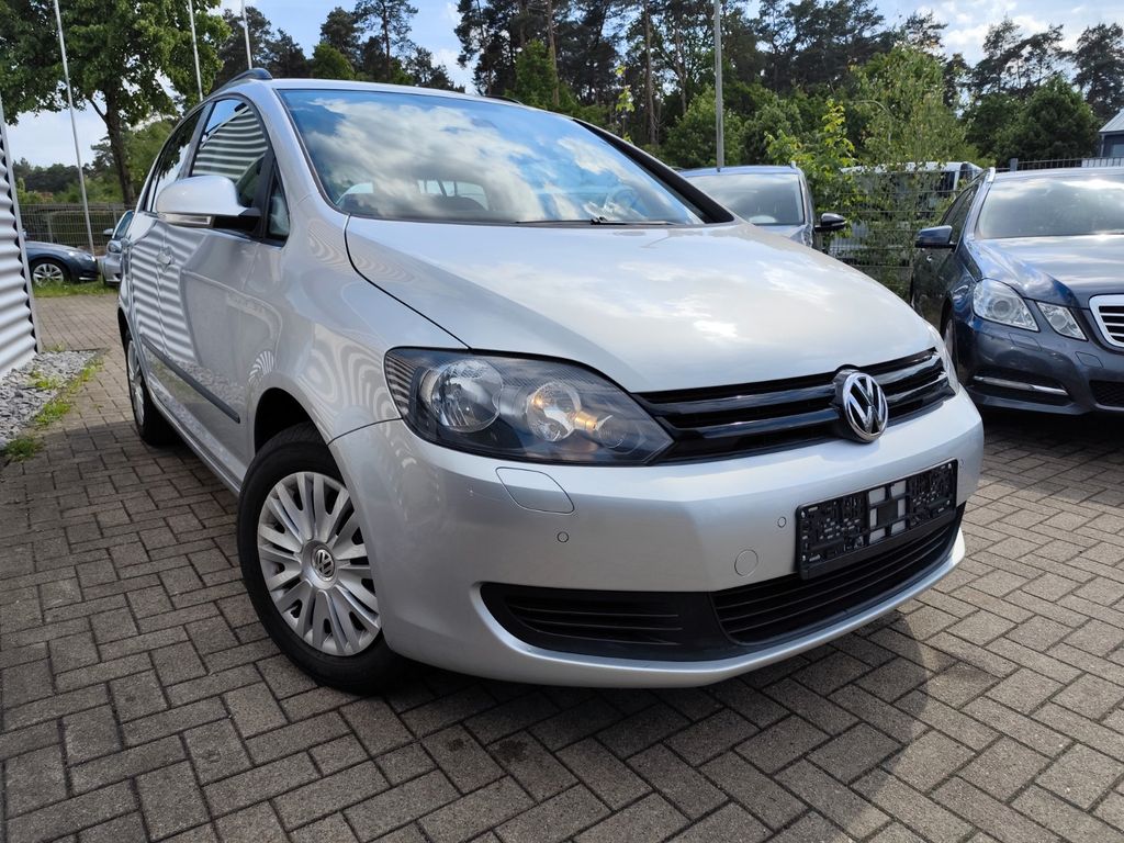 Bild des Angebotes Volkswagen Golf Plus VI  Navi / PDC /AHK/ Steuerkette neu