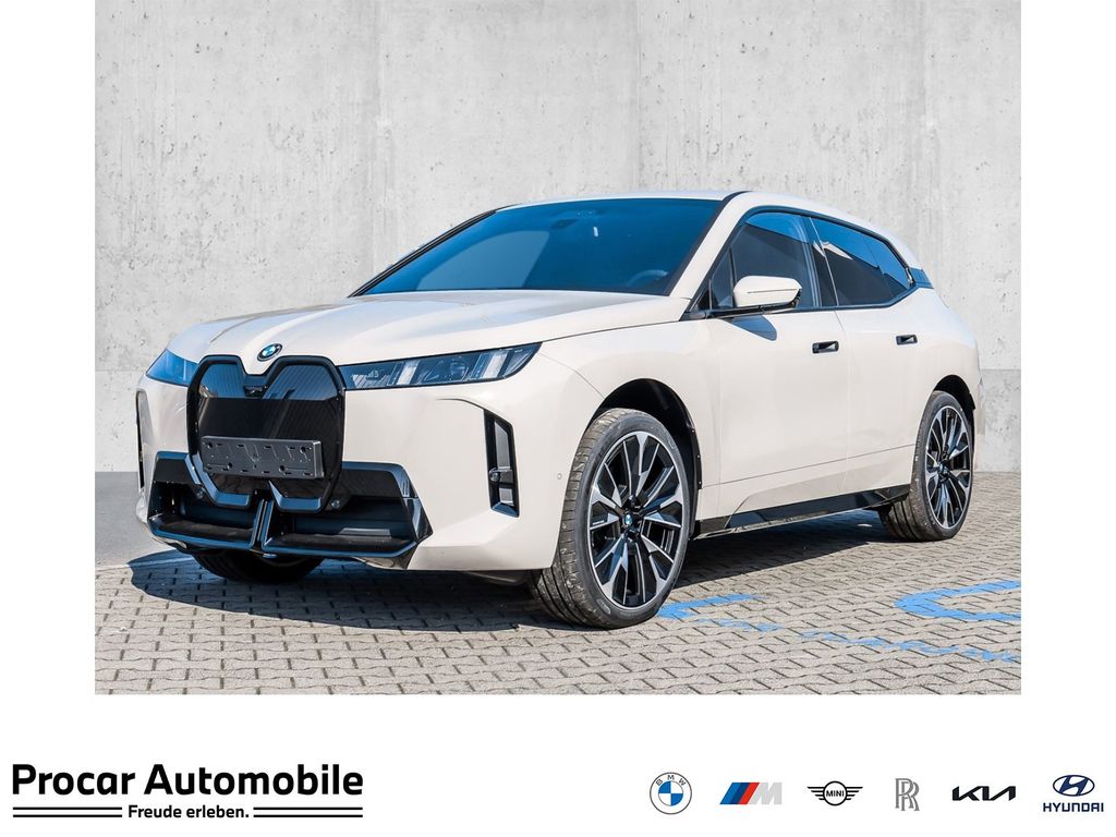 BMW iX xDrive45 23" M Sport Pro Luftfederung 360° Hu