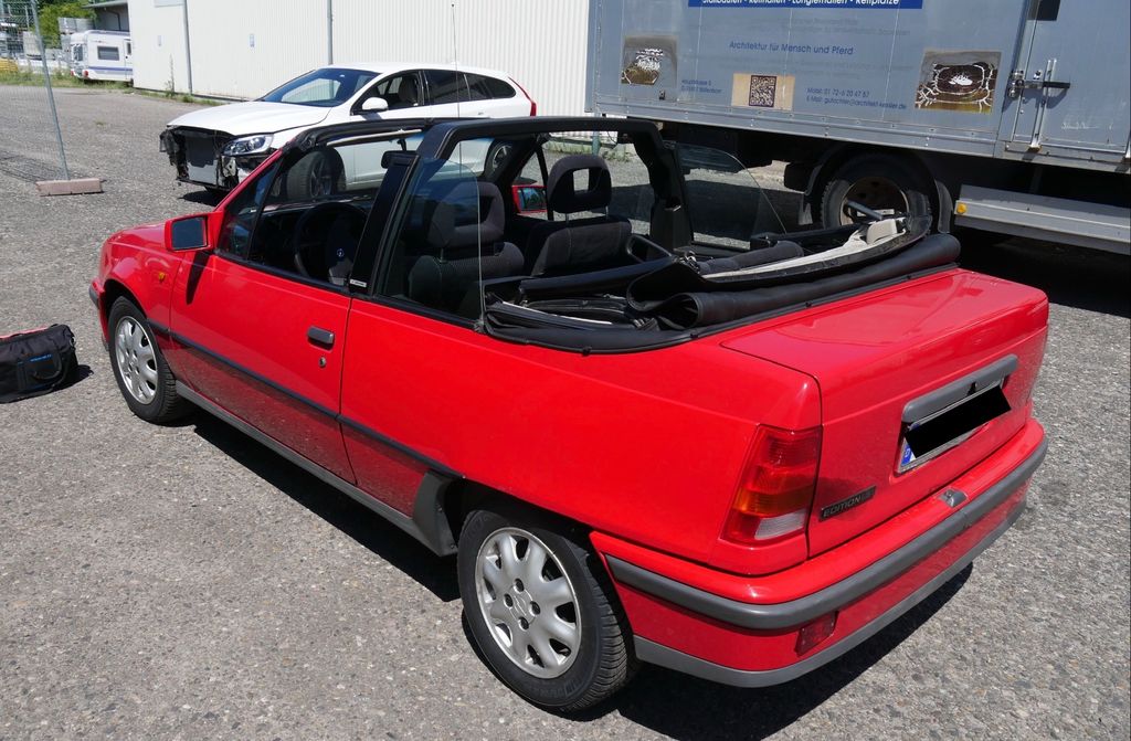 Opel Kadett E Cabrio 1.6 i Kat Nuccio Bertone