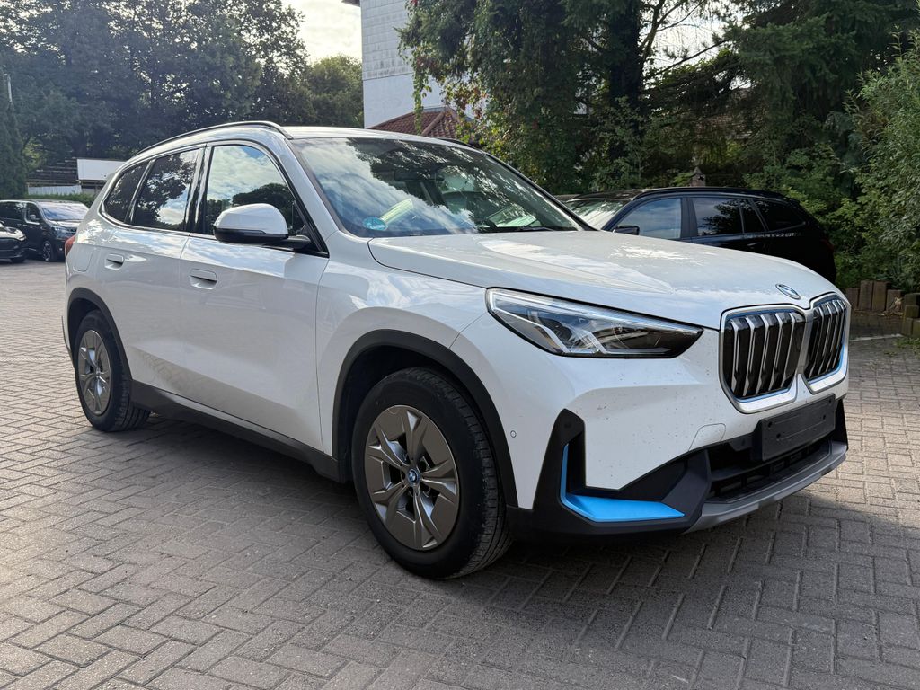Bild des Angebotes BMW iX1 30 xDrive 64 kWh SHADOW+LIFE+SHZ+KAM+LEDER+M
